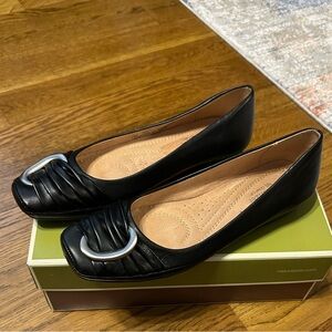 NEW Naturalizer N5 Violette black leather slip-on flats with silver accent